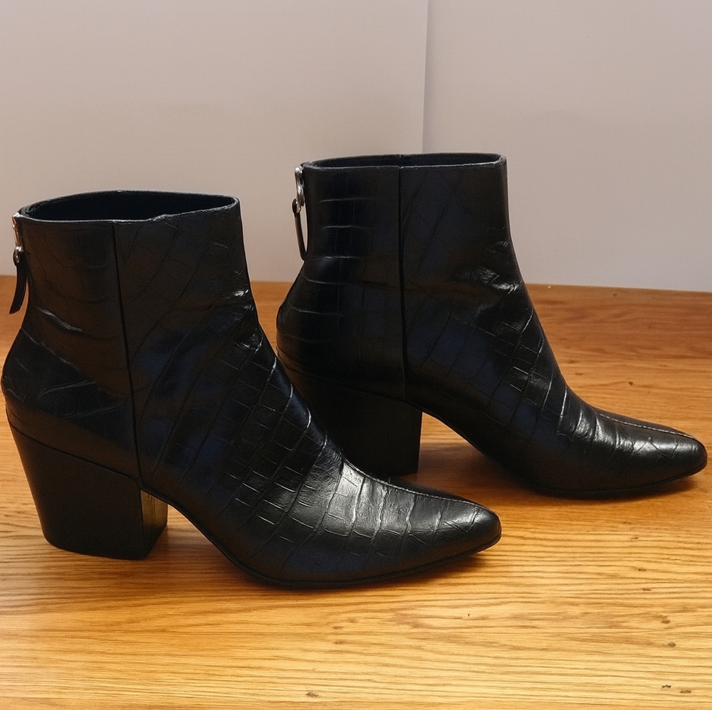 Dolce Vita Coltyn Black Textured Ankle Leather Booties Size 9